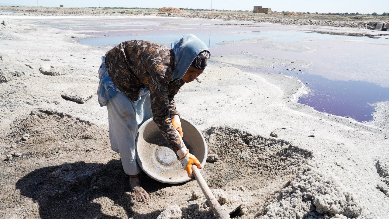 Salt crystal formation